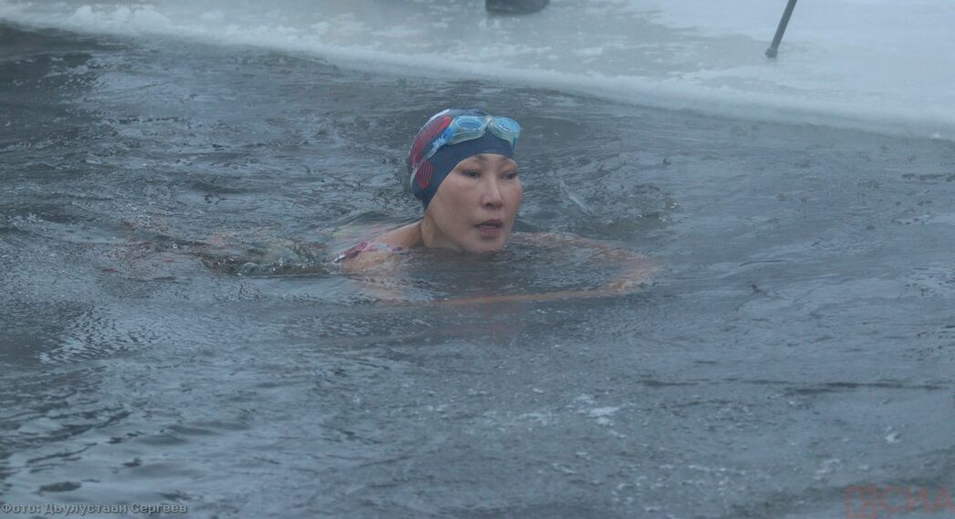 Зимнее купание. Заплыв. Моржи в Дагестане. Плавание в Якутии зимой. Лена возле якутска
