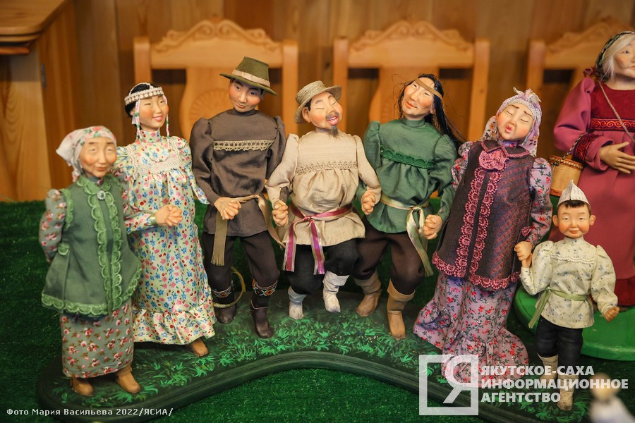 Выставка авторских кукол «Бал снежной долины» открылась в Якутске