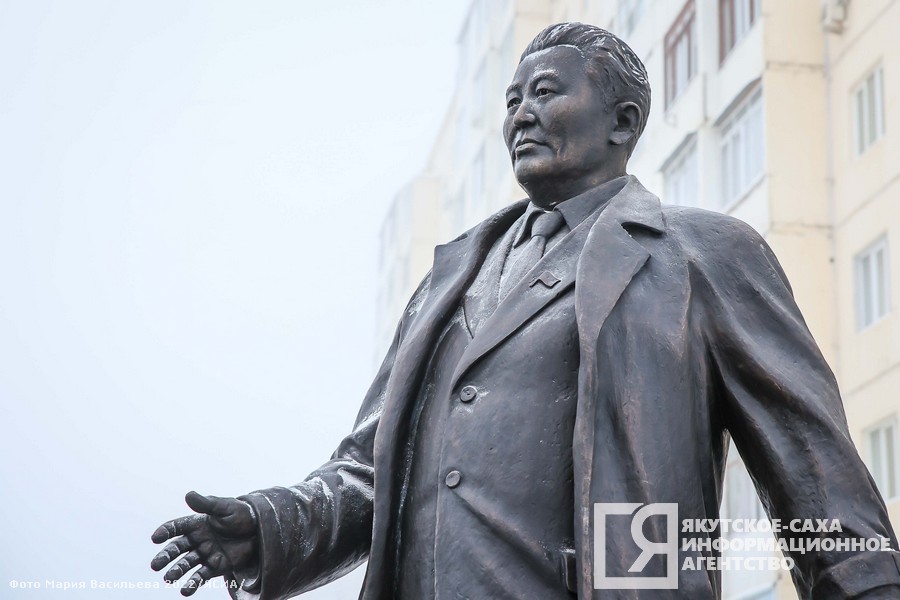 В Якутске открыли памятник видному государственному деятелю Семену Борисову