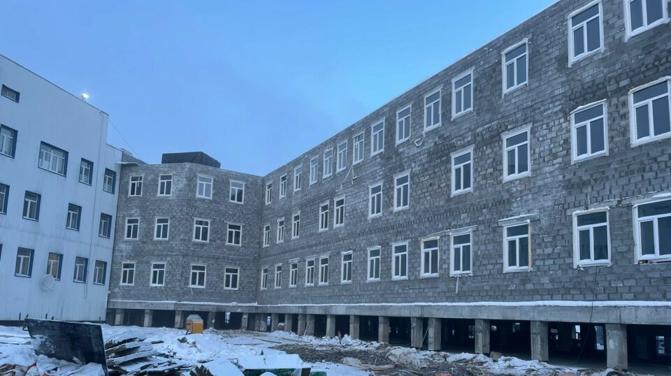 Строительство нескольких районных больниц завершится в Якутии в 2023 году