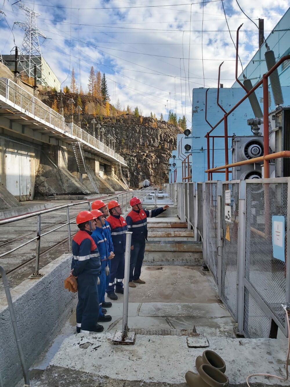 Трудовая династия Сытовых: «В энергетике всегда узнаёшь что-то новое и  увлекательное» | 28.12.2022 | Якутск - БезФормата