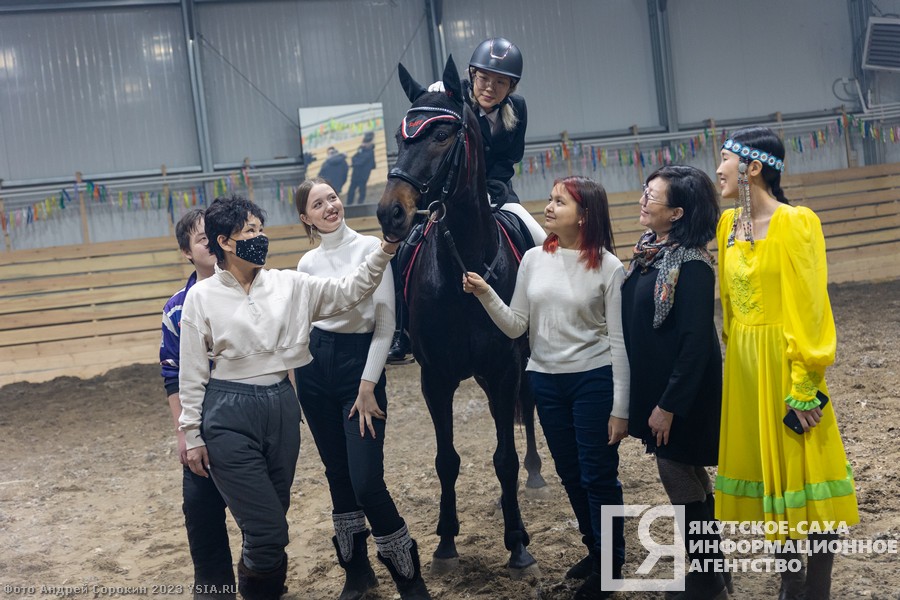 В Якутске открылся манеж конно-спортивного комплекса АГАТУ