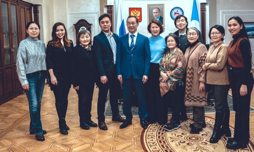 Глава Якутии встретился с активистами организации «Волонтеры Саха» в Москве