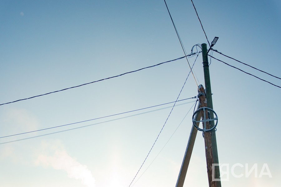 Энергетики ведут восстановление электроснабжения на двух улицах Якутска