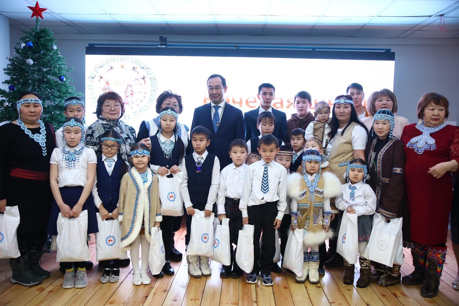 Глава Якутии встретился с учащимися кочевой школы «Куонэлэкээн» в Оленекском районе