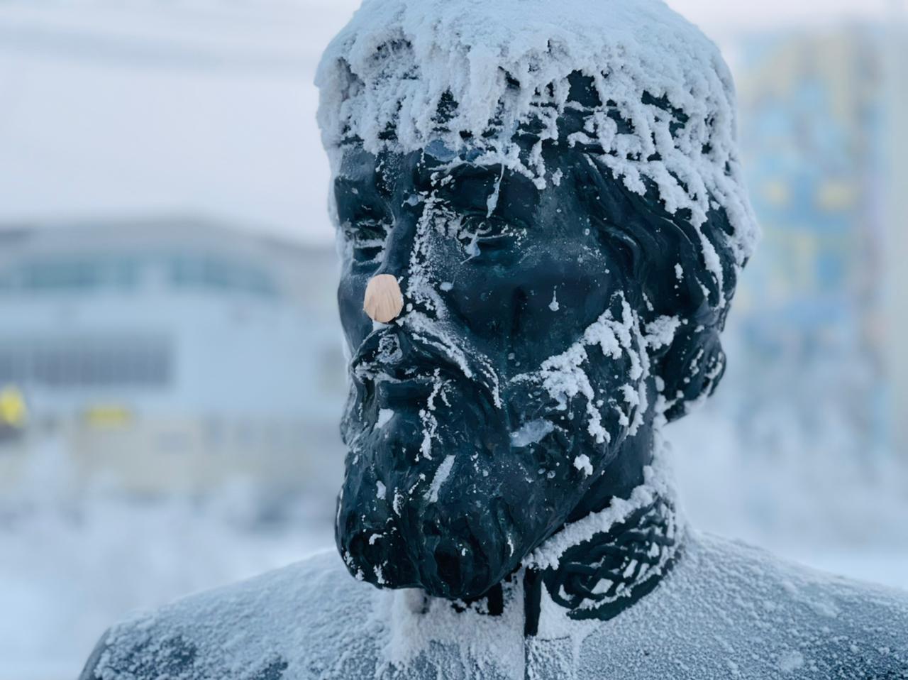 В Якутске вандалы отпилили нос памятнику первопроходцу Дежневу