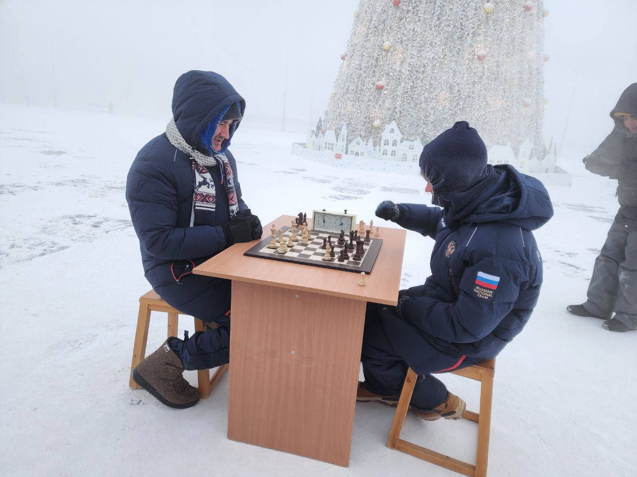 Московские шахматисты разыграли партии в центре Якутска в 50-градусный мороз