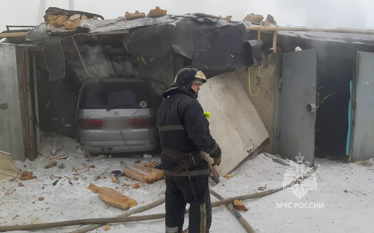 При пожаре в гаражном боксе в Якутске пострадал один человек