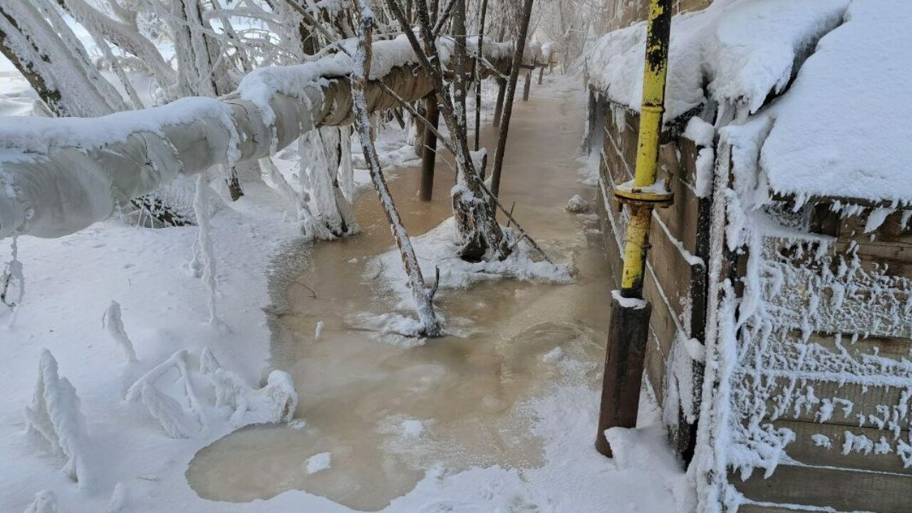 В Якутске сразу несколько домов затопило канализацией — ЯСИА