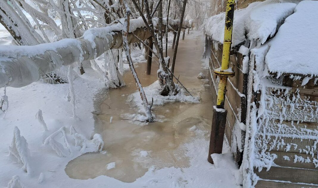 В Якутске сразу несколько домов затопило канализацией