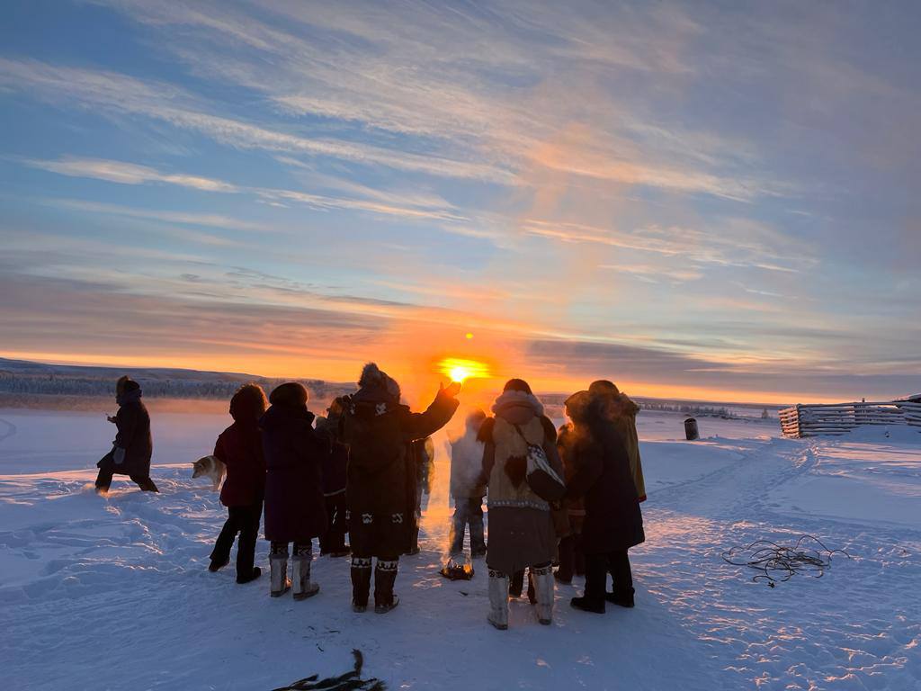 Отгоняя тьму: в арктических районах Якутии встретили первые лучи солнца