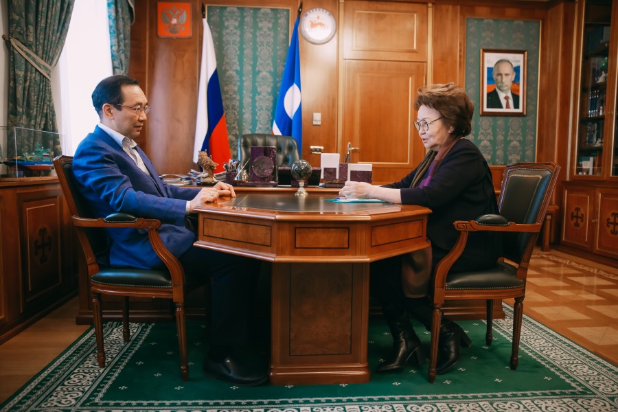 Глава Якутии встретился с президентом СВФУ Евгенией Михайловой