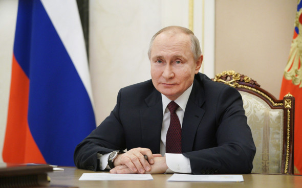 Глава Якутии поздравил президента России с днем рождения