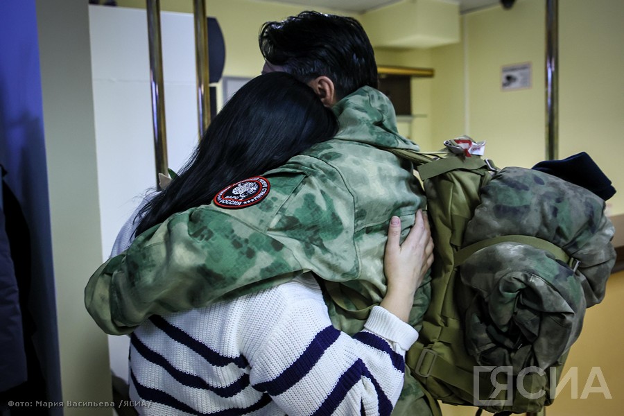 Новые меры поддержки военнослужащих и их семей установили в Якутии
