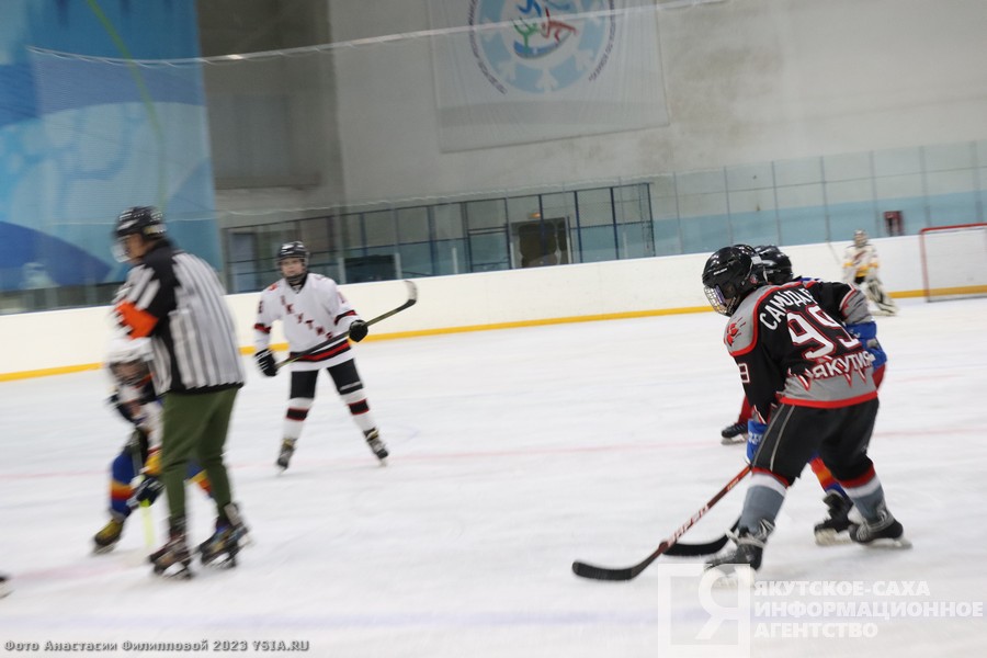 В Якутске стартовало первенство по хоккею среди детей