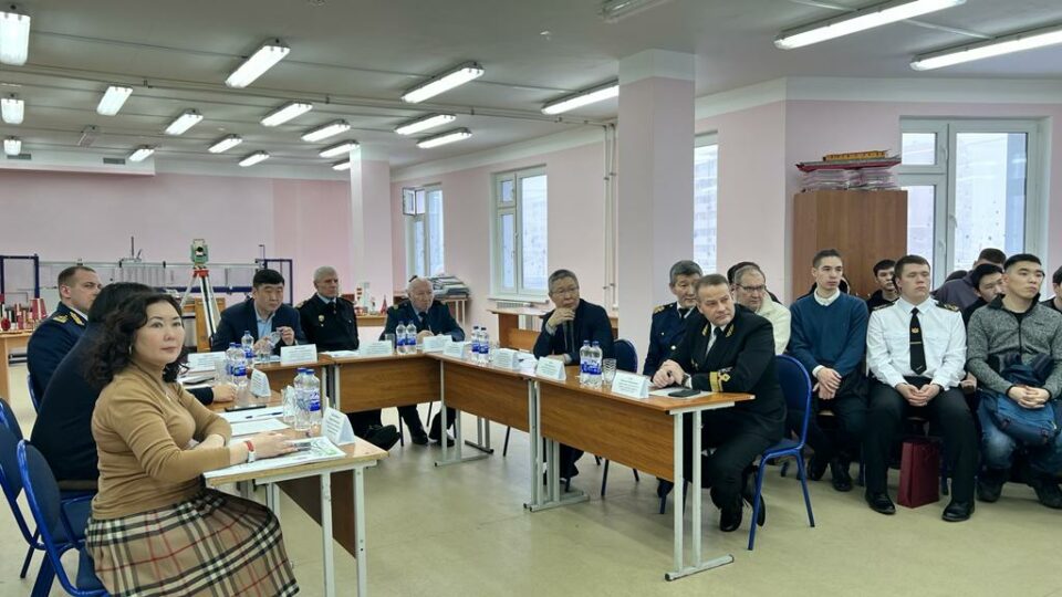 Круглый стол состоялся в Якутском институте водного транспорта. Фото: АК "Железные дороги Якутии"