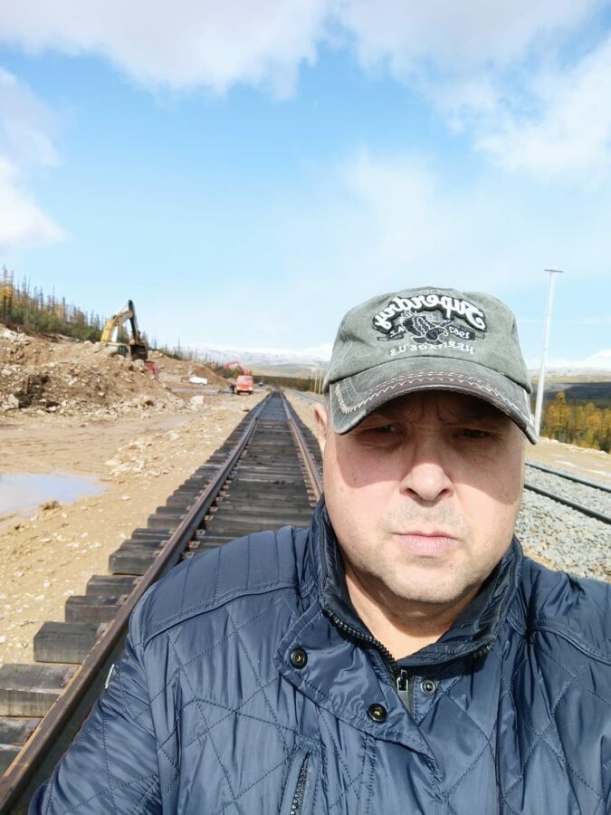 Сергей Соколов более 20 лет работает на строительстве железных дорог