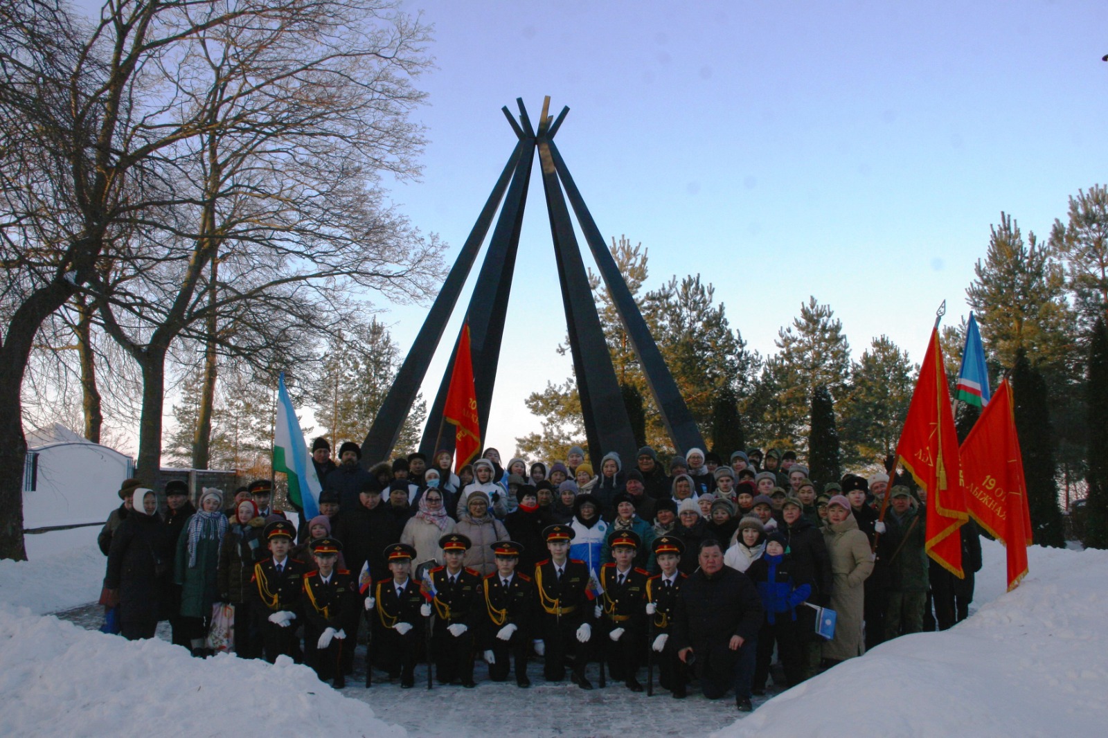 Якутяне посетили памятники воинам-землякам в Новгородской области