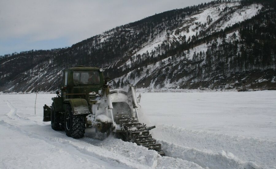 Более 40 млн рублей направят на распиловку и зачернение льда на реках Якутии