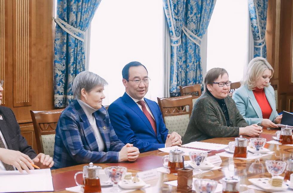 Глава Якутии провел встречу с комитетом семей воинов Отечества