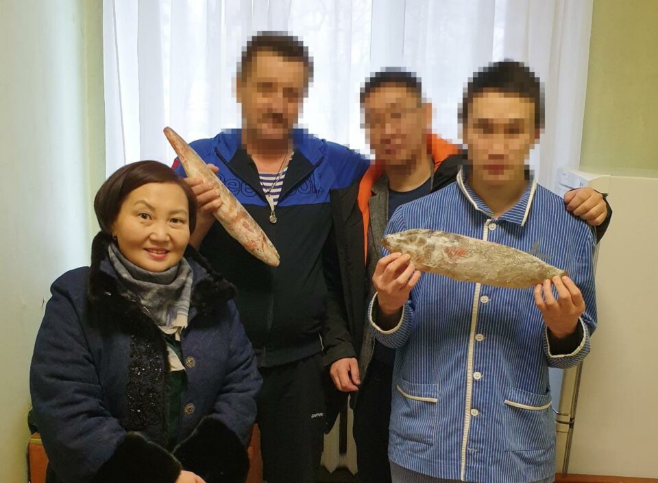 Раненые в госпитале с гостинцами из Якутии. Фото предоставлено героиней материала Светланой Диодоровой-Лаврентьевой