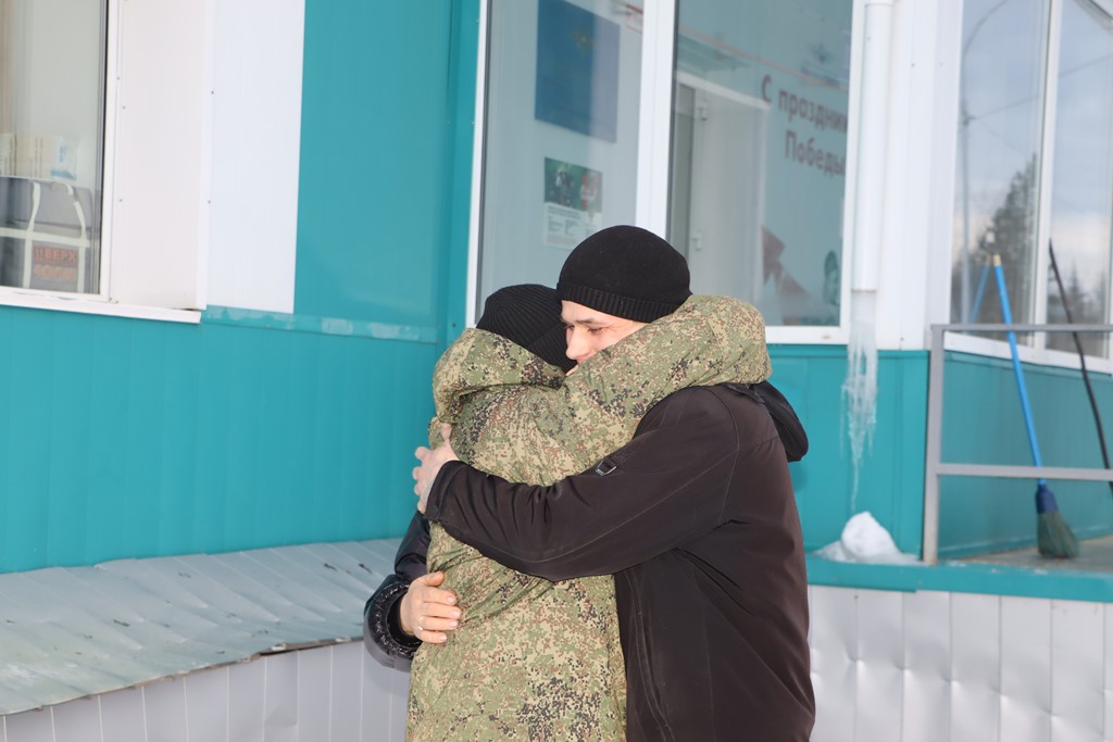 В Ленске встретили военнослужащего, представленного к Георгиевскому кресту