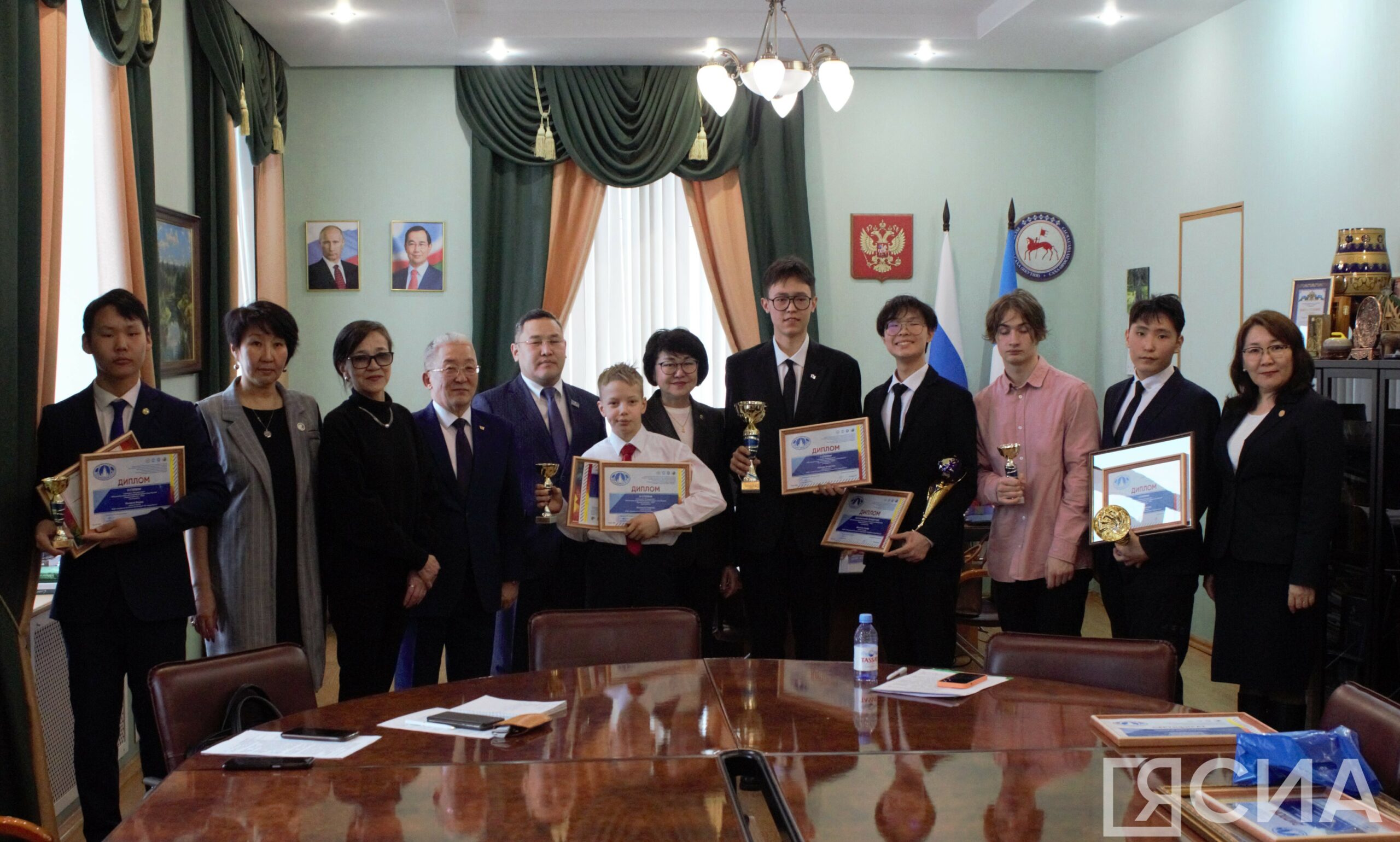 Победителей школьного конкурса «Будущий дипломат» наградили в Якутске