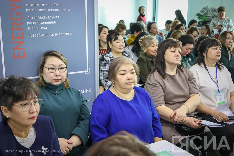 Другой якутск. Женщины на собрании. Женщины Якутии. Якутия фото людей. Якуты фото.