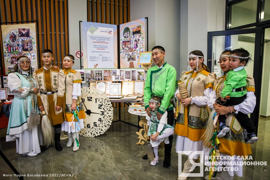 Фото всей семьей принимаются на конкурс фестиваля «Муус Устар»
