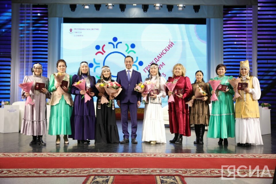 В Якутии многодетных матерей наградили в преддверии Международного женского дня