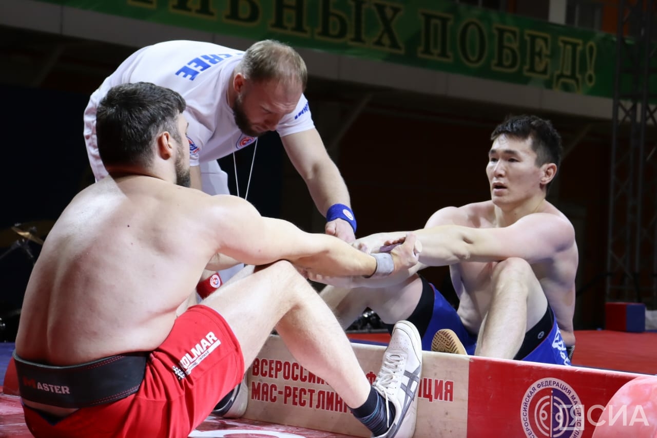 Девять якутских мас-рестлеров вышли в финал чемпионата России
