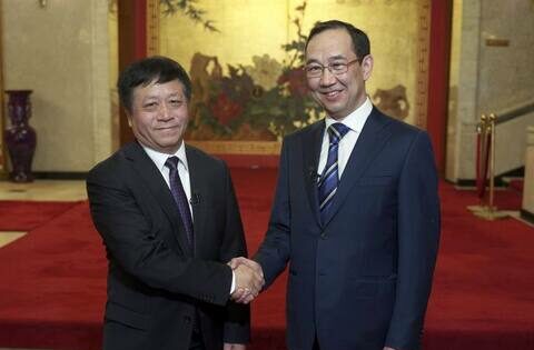 Глава Якутии встретился с послом КНР в России Чжан Ханьхуэем