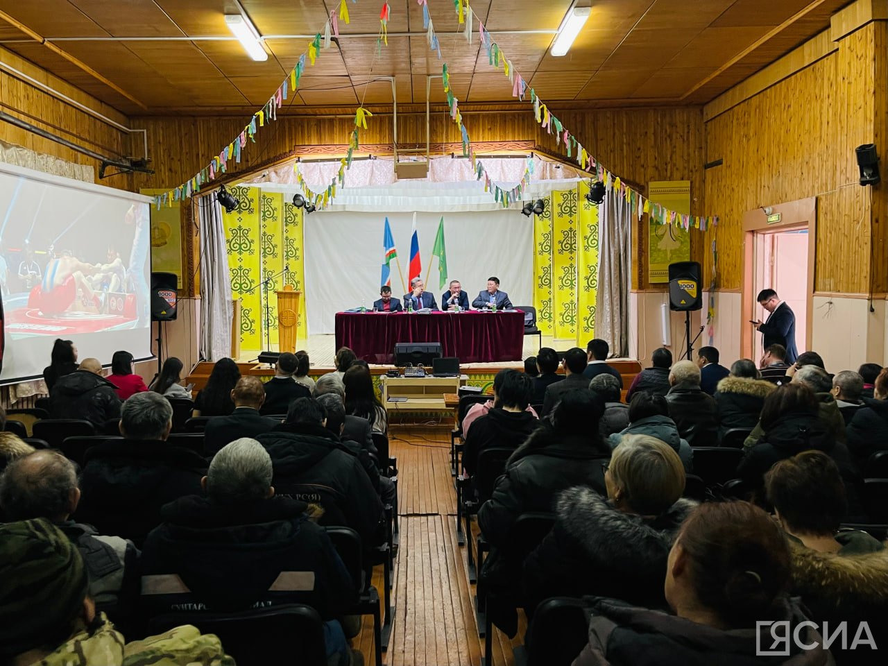 Отчёт правительства в селе Кутана. Фото: Мария Архипова/ЯСИА