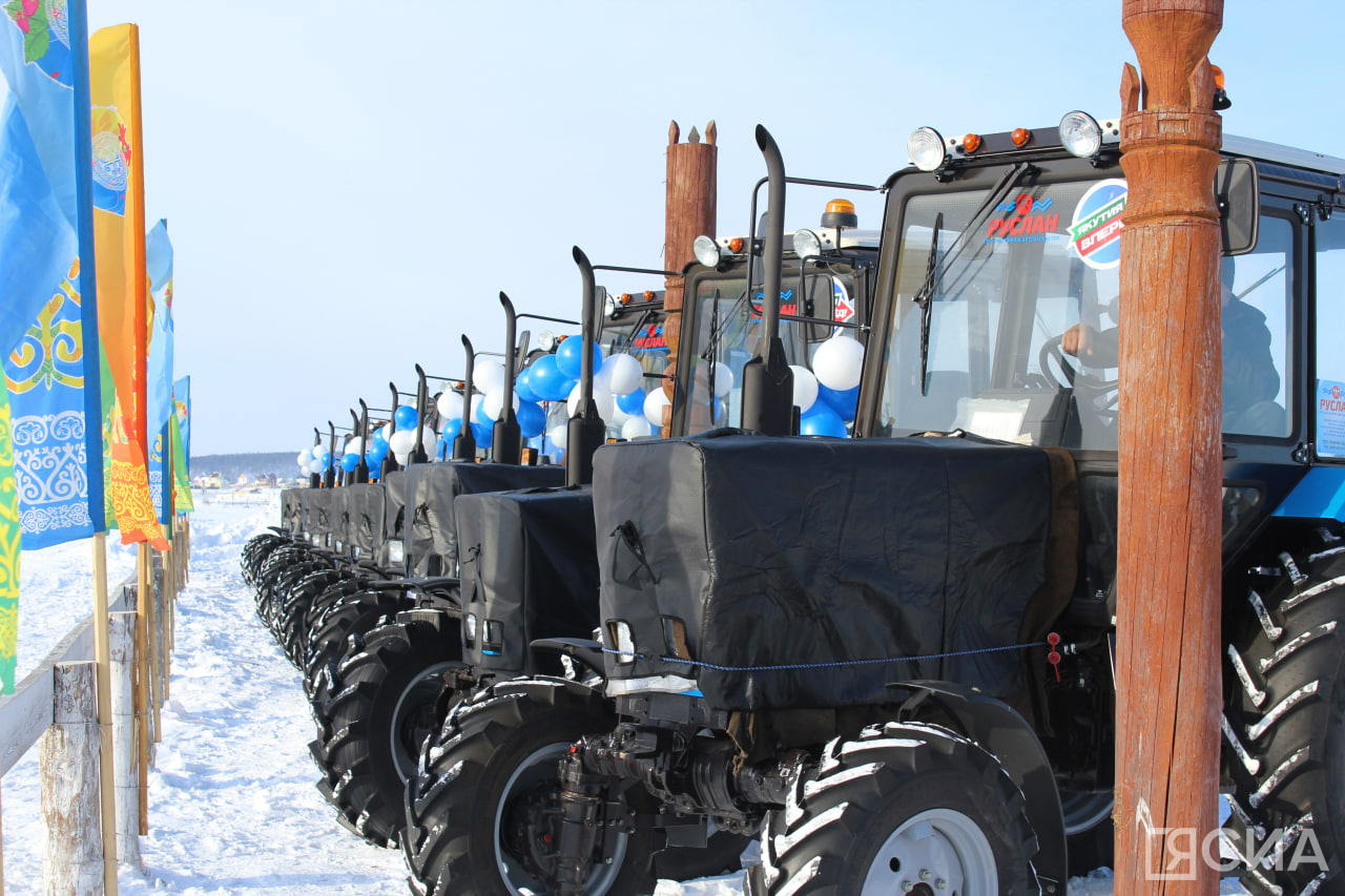 Аграрии Амгинского района получили ключи от новых тракторов в День коневода-табунщика