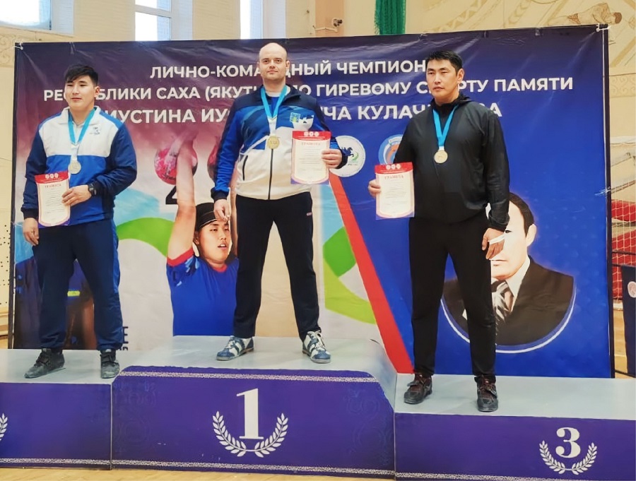 Работник «Якутугля» стал чемпионом по гиревому спорту