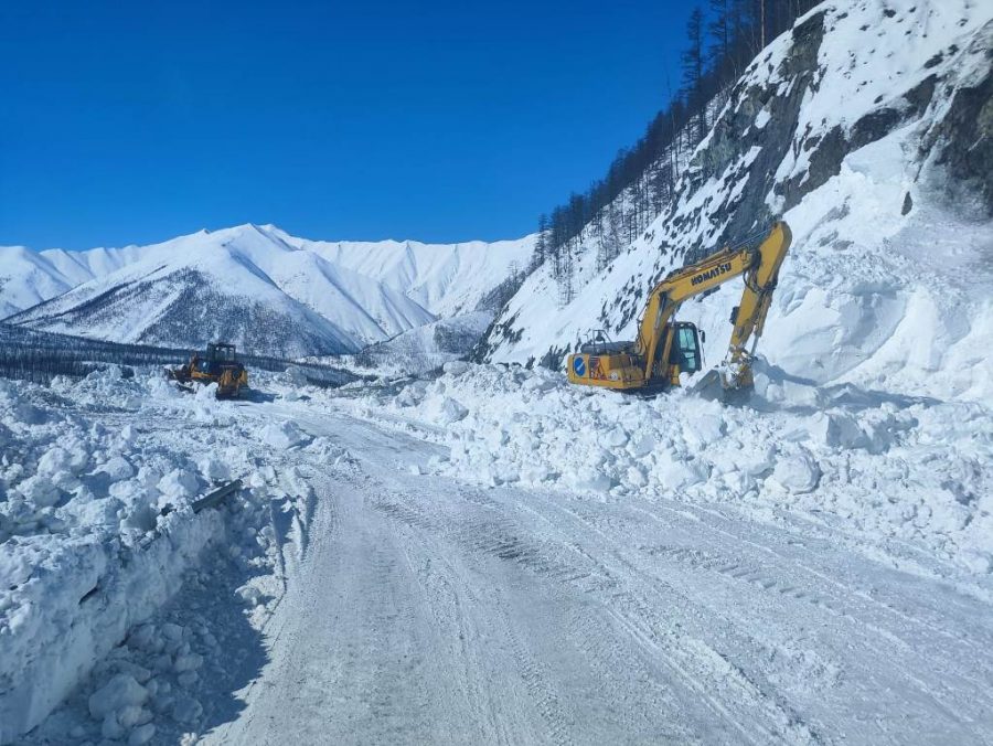 Служба спасения Якутии предупреждает о высоком риске схода снежных масс