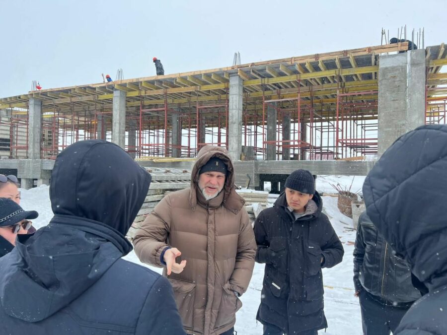 Строящиеся объекты в Якутске проверил Кирилл Бычков