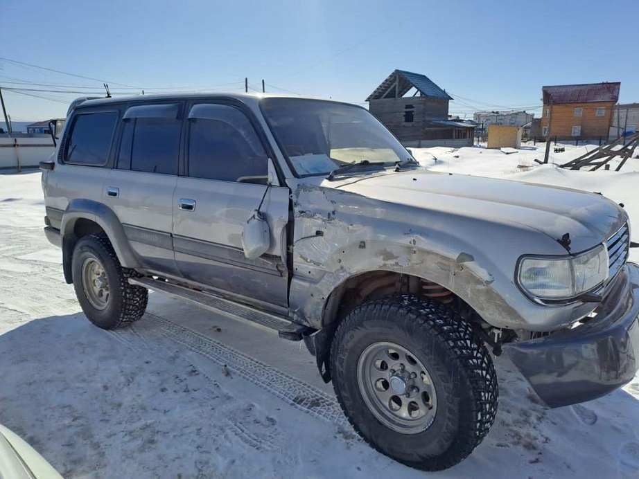 В Якутии в ДТП пострадал пассажир внедорожника