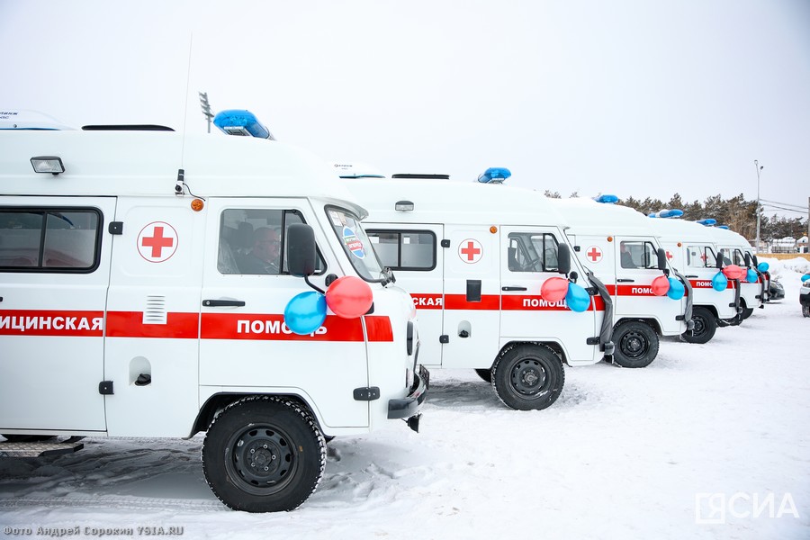 Больницы Якутии получили новые автомобили