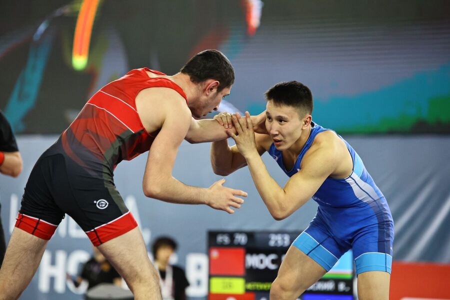 Два борца из Якутии вышли в полуфинал первенства России по вольной борьбе
