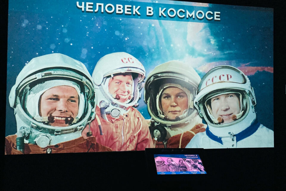 Айсен Николаев поздравил якутян с Днем авиации и космонавтики