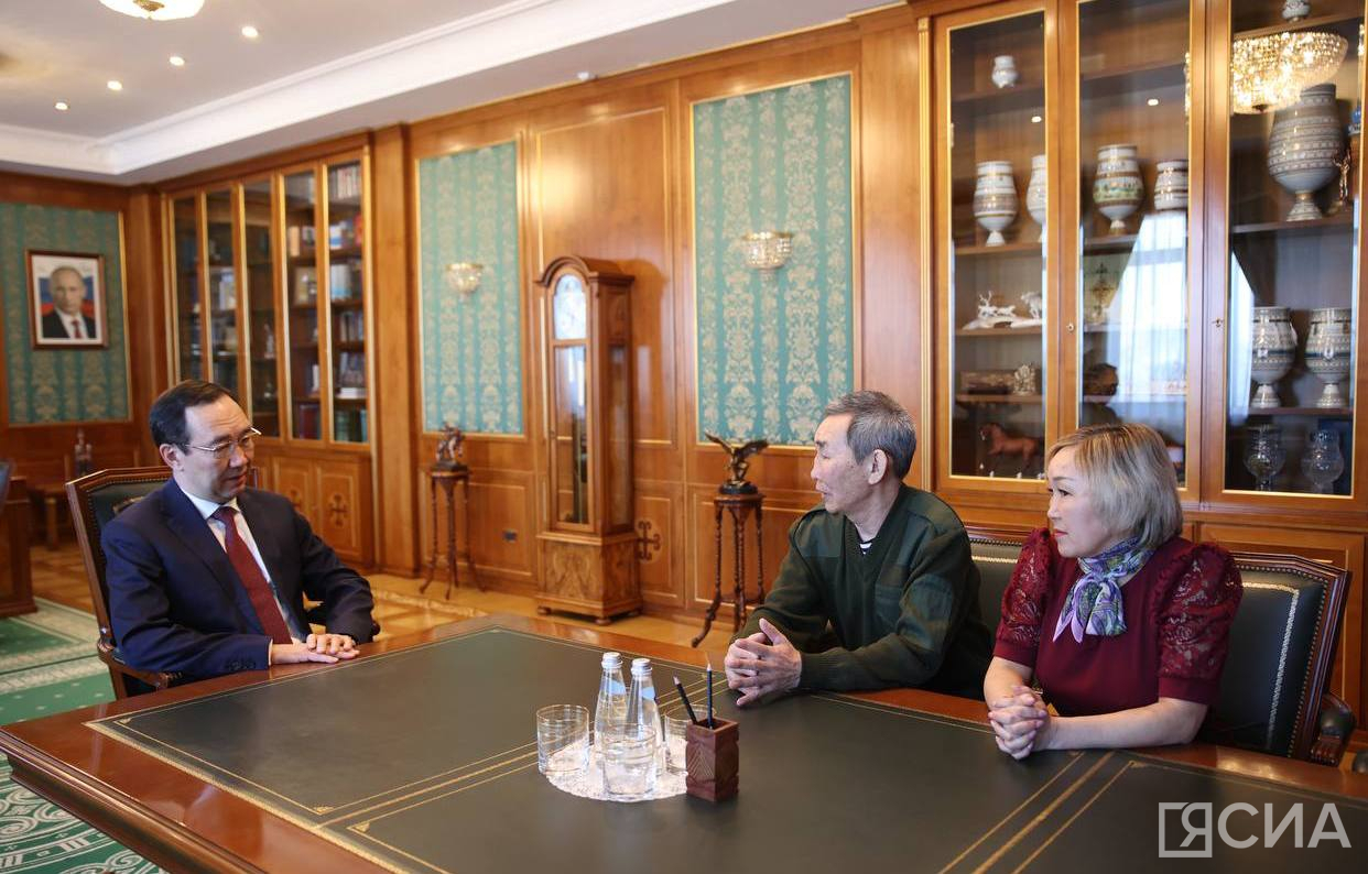 Глава Якутии встретился с родителями погибшего в зоне СВО бойца