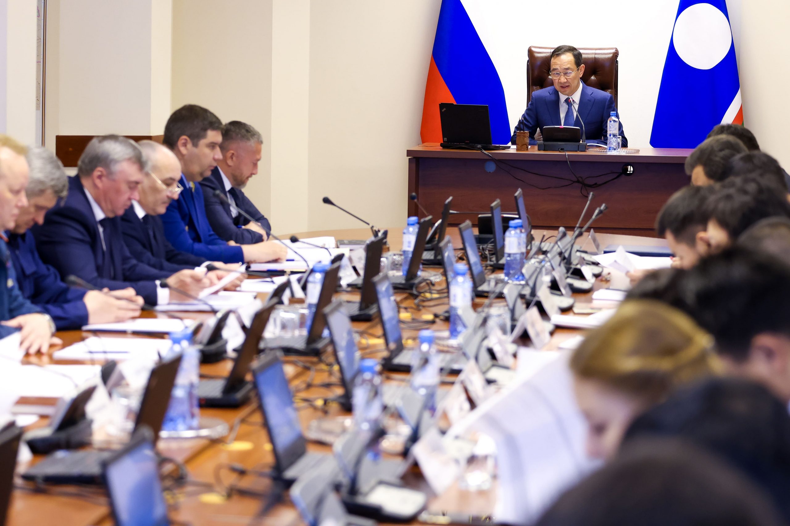 Айсен Николаев провел заседание по пресечению и предупреждению правонарушений