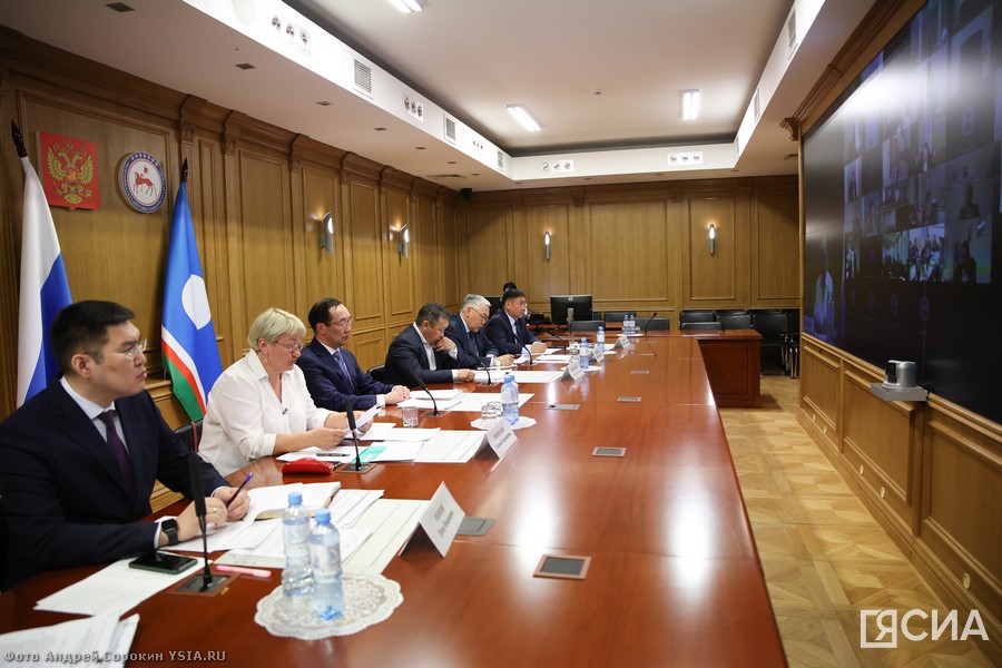 Глава Якутии провел заседание комиссии по предупреждению и ликвидации ЧС