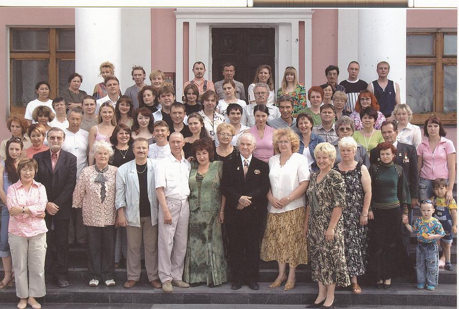 Коллектив театра в 2005 году