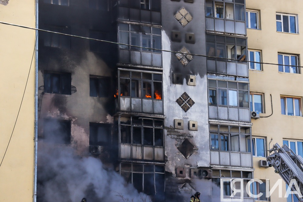 Названа причина пожара в доме по проспекту Ленина в Якутске