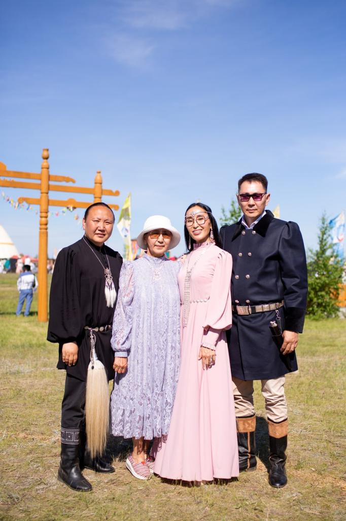 Дочь Кузьминых Ирина Колескина с мамой и супругом