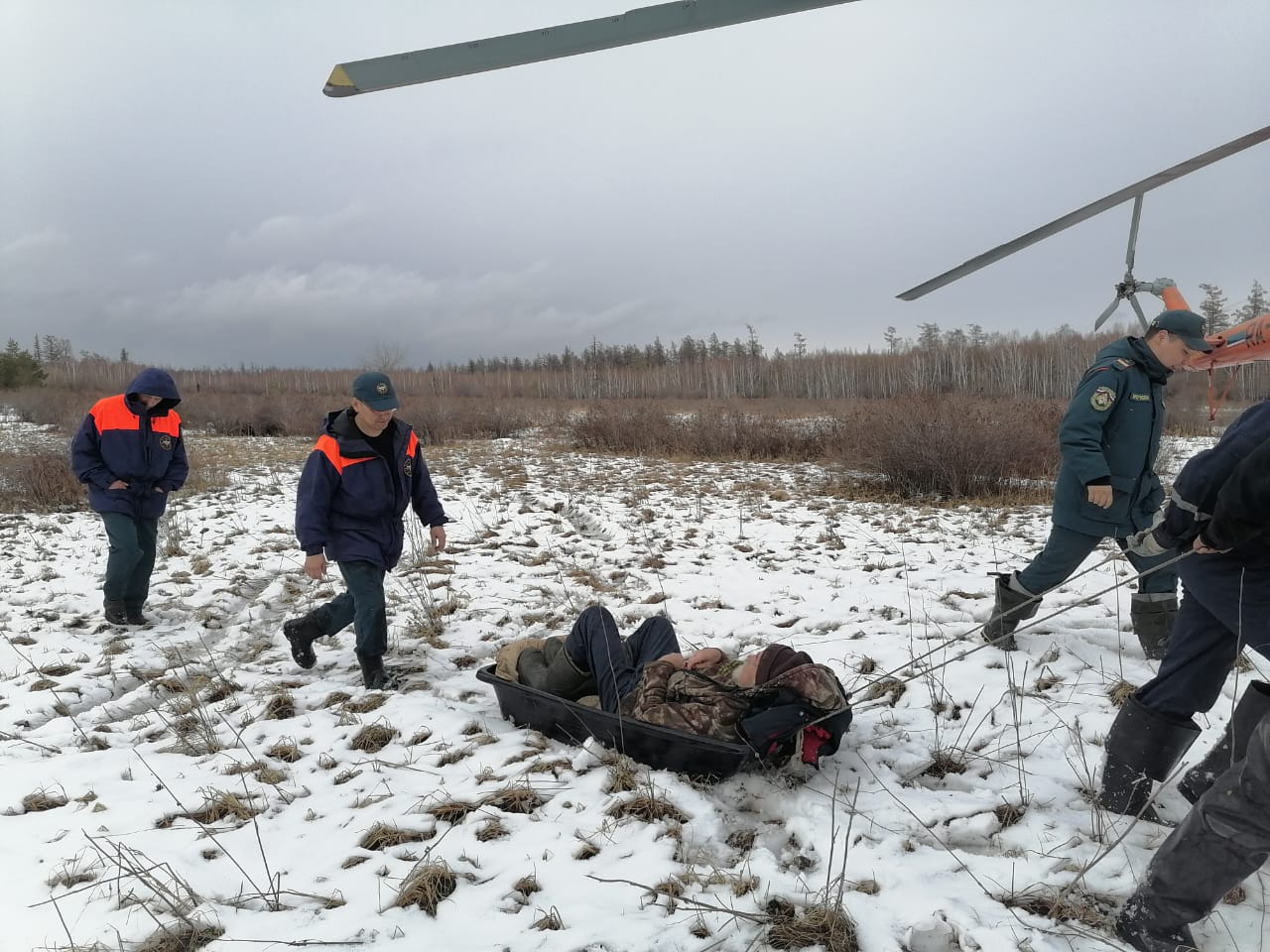 В Усть-Майском районе спасатели эвакуировали мужчину с травмами спины и  головы | 15.05.2023 | Якутск - БезФормата