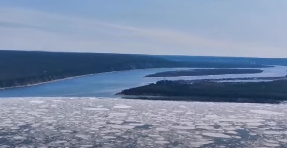 Видео: ледоход на реке Лене с высоты птичьего полёта