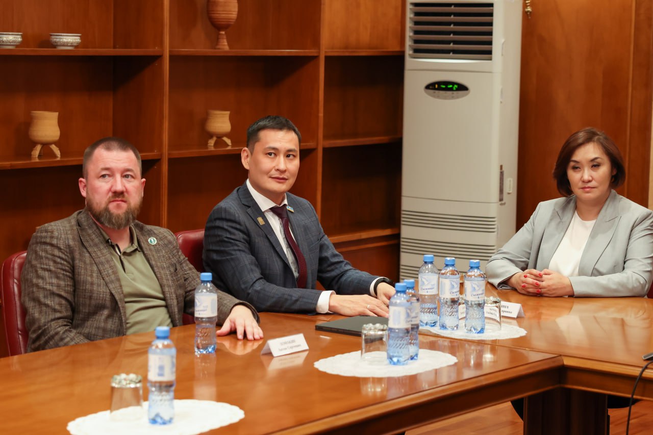 Айсен Николаев принял участие во встрече президента РФ с членами Деловой России